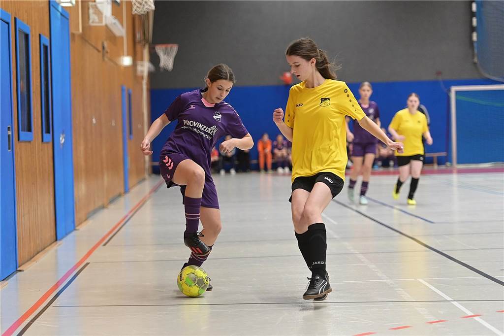 Hallenkreismeisterschaft der U17-Mädchen: In der Willi-Winter-Halle in Oer-Erkenschwick sicherte sich Favorit SSV Rhade den Titel vor den Mädchen des 1. FFC Recklinghausen. Gastgeber SV Titania Erkenschwick wurde starke Dritter. 