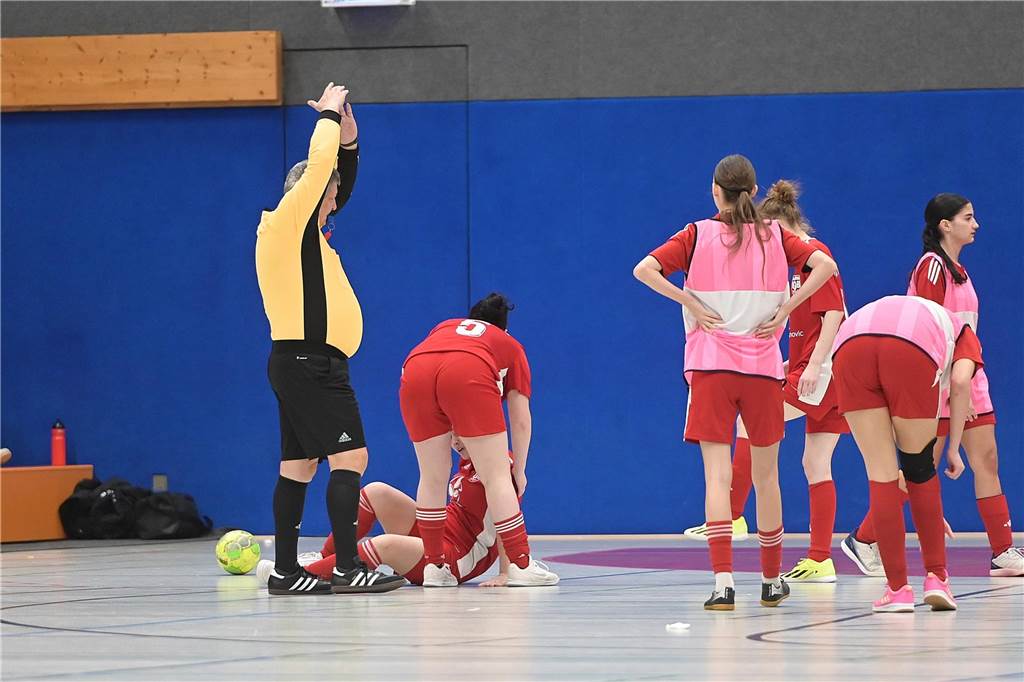 Hallenkreismeisterschaft der U17-Mädchen: In der Willi-Winter-Halle in Oer-Erkenschwick sicherte sich Favorit SSV Rhade den Titel vor den Mädchen des 1. FFC Recklinghausen. Gastgeber SV Titania Erkenschwick wurde starke Dritter. 
