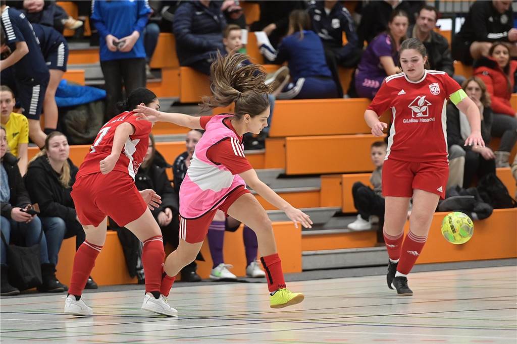 Hallenkreismeisterschaft der U17-Mädchen: In der Willi-Winter-Halle in Oer-Erkenschwick sicherte sich Favorit SSV Rhade den Titel vor den Mädchen des 1. FFC Recklinghausen. Gastgeber SV Titania Erkenschwick wurde starke Dritter. 