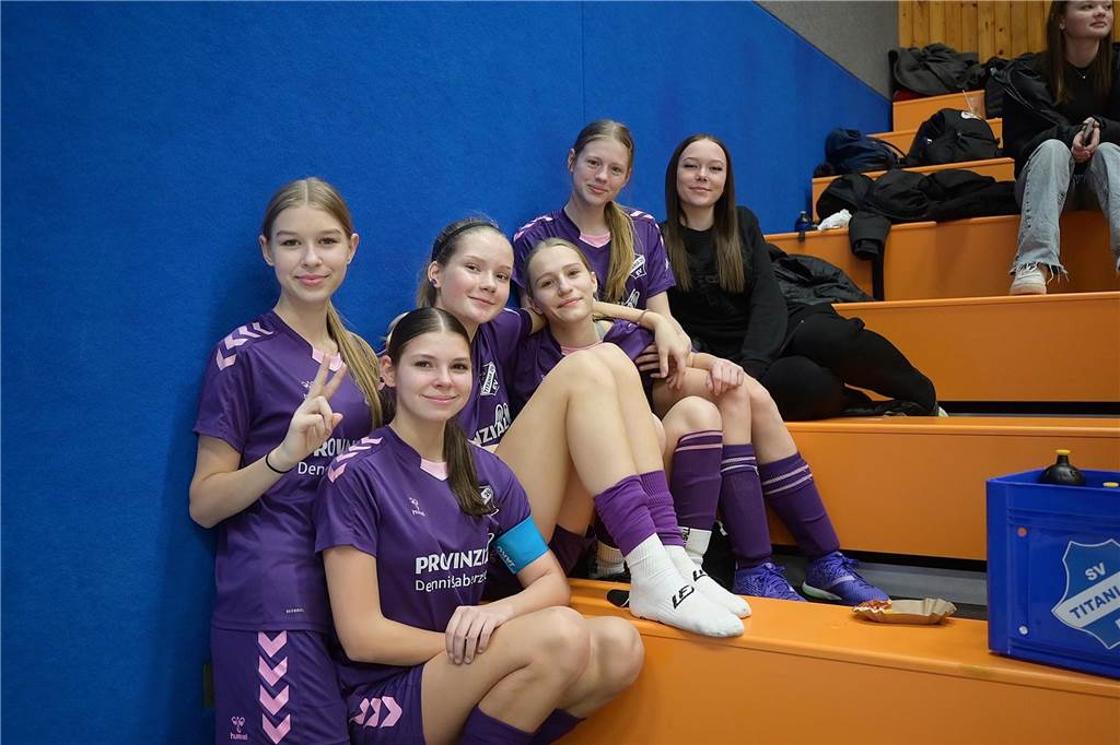 Hallenkreismeisterschaft der U17-Mädchen: In der Willi-Winter-Halle in Oer-Erkenschwick sicherte sich Favorit SSV Rhade den Titel vor den Mädchen des 1. FFC Recklinghausen. Gastgeber SV Titania Erkenschwick wurde starke Dritter. 