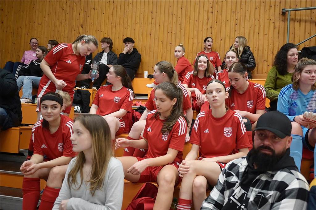 Hallenkreismeisterschaft der U17-Mädchen: In der Willi-Winter-Halle in Oer-Erkenschwick sicherte sich Favorit SSV Rhade den Titel vor den Mädchen des 1. FFC Recklinghausen. Gastgeber SV Titania Erkenschwick wurde starke Dritter. 