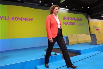 Hallenrundgang vor dem Beginn des 69. Ordentlichen Bundesparteitags: FDP-Generalsekretärin Nicola Beer in Berlin. Foto: Wolfgang Kumm