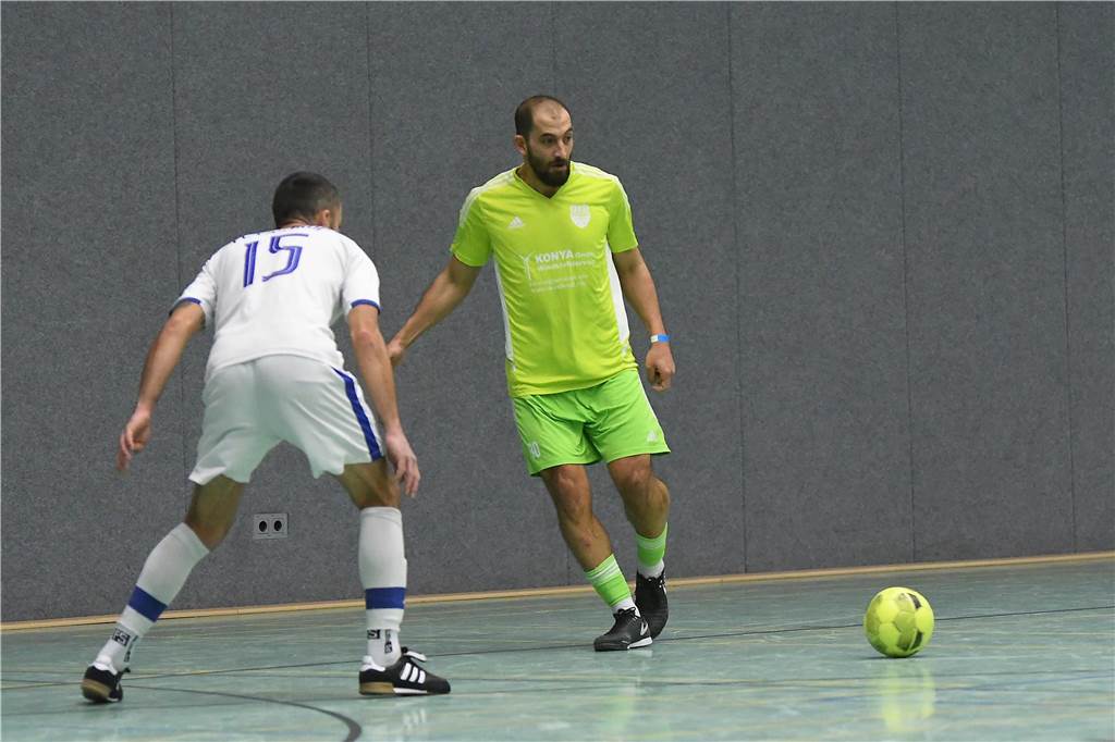 Bei der Hallenfußballstadtmeisterschaft 2024 in Castrop-Rauxel konnte sich der SV Wacker Obercastrop gegen den FC Castrop-Rauxel im Endspiel knapp mit 2:1 durchsetzen. Hier sind alle Bilder von der Vorrunde am Samstag (28. Dezember) bis zur Endrunde (29. Dezember) auf einen Blick.