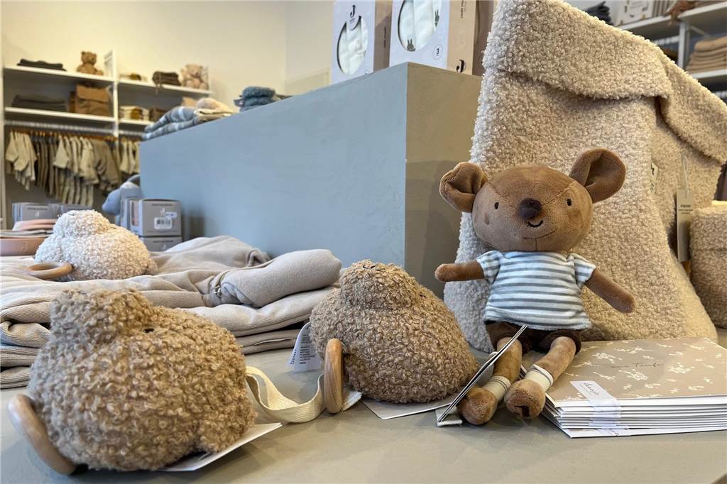 Kreuzviertel: Hofladen und Kinder-Boutique gehen an den Start Hallo, Kundschaft, wo bleibst du? In wenigen Tagen steht bei "Gioia Kids" auch dieser Bär zum Verkauf.