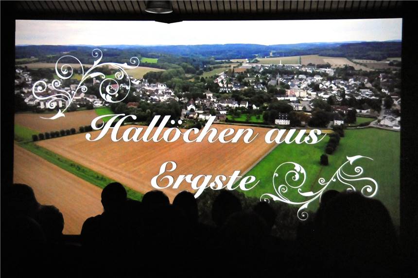 „Kino in Ergste“ feiert sein Jubiläum mit „Hallöchen aus Ergste“ „Hallöchen aus Ergste“ flimmert am 25. August nochmals über die Leinwand.