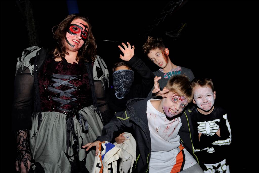 Ein Halloween-Besuch bei den Grusel-Profis von Familie Vorholt Halloween an der St.-Ingbert-Straße bei Familie Vorholt.