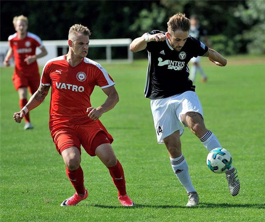 TuS Haltern findet keine Lösung Halterns Dennis Oerterer (r.) traf gestern in der 84. Minute zum Anschluss (1:3).