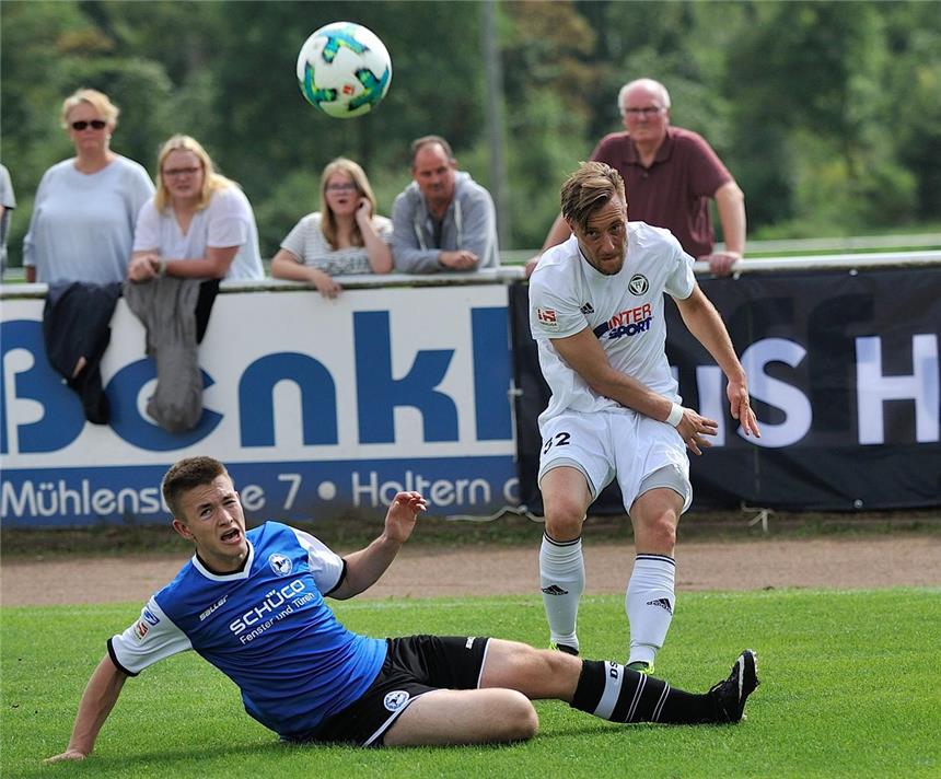 Haltern erwartet in Gütersloh ein Feuerwerk Halterns Marvin Schurig (r.) steckt mit seiner Mannschaft mitten in einer Englischen Woche: Für den TuS stehen in sechs Tagen drei Spiele auf dem Programm.