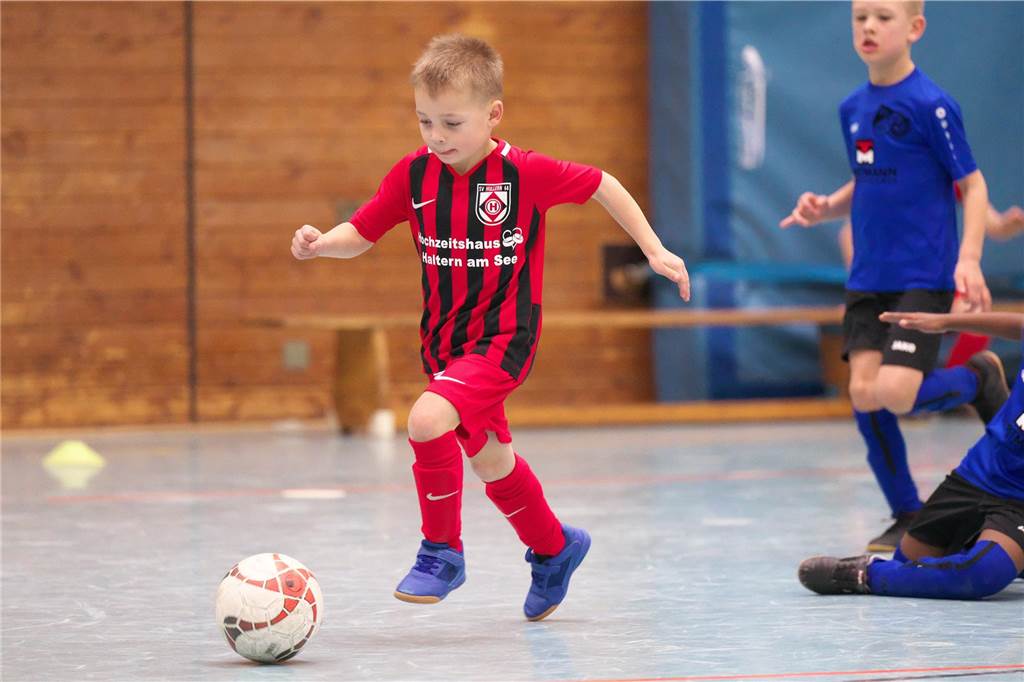 Halterns Minikicker trafen am Samstag (13. Januar) mit zahlreichen Teams in der Halle aufeinander.