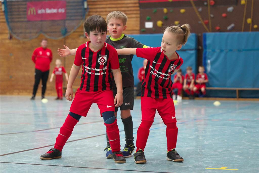 Halterns Minikicker trafen am Samstag (13. Januar) mit zahlreichen Teams in der Halle aufeinander.