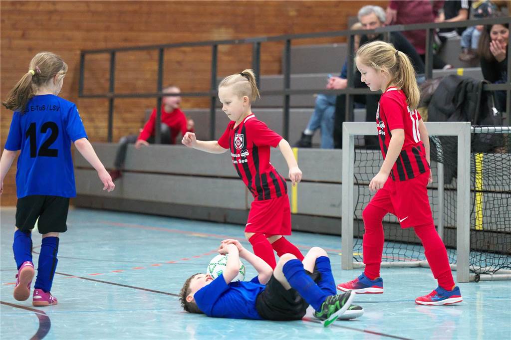 Halterns Minikicker trafen am Samstag (13. Januar) mit zahlreichen Teams in der Halle aufeinander.