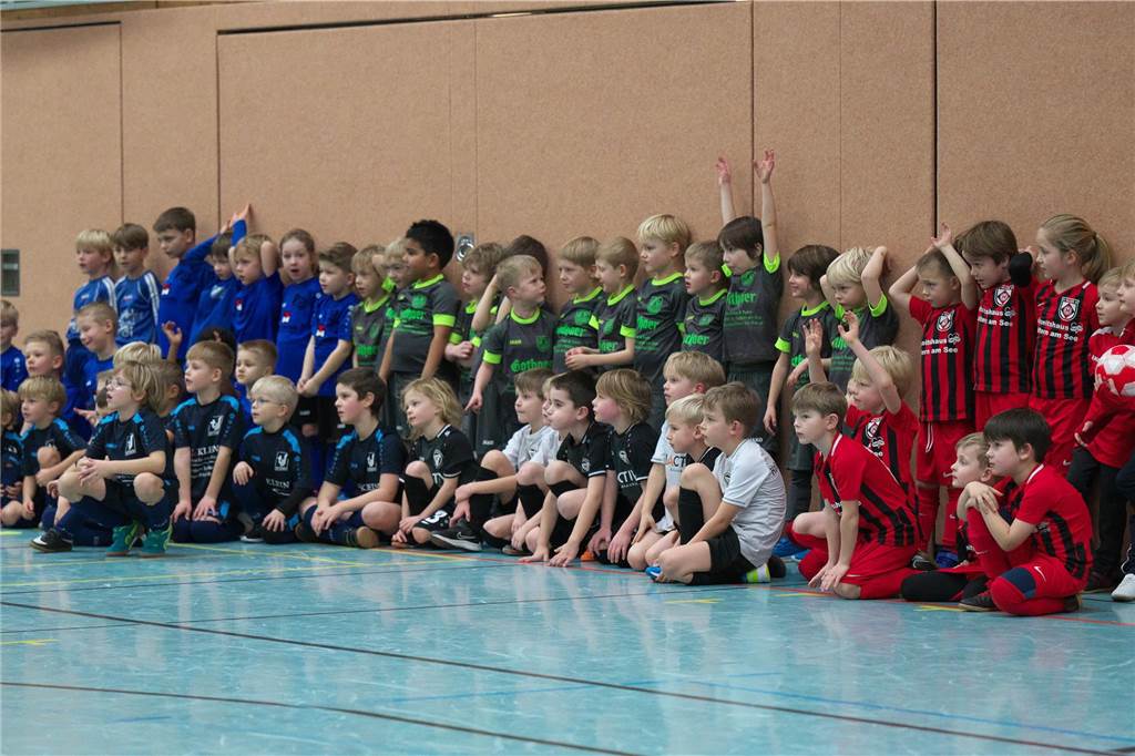 Halterns Minikicker trafen am Samstag (13. Januar) mit zahlreichen Teams in der Halle aufeinander.
