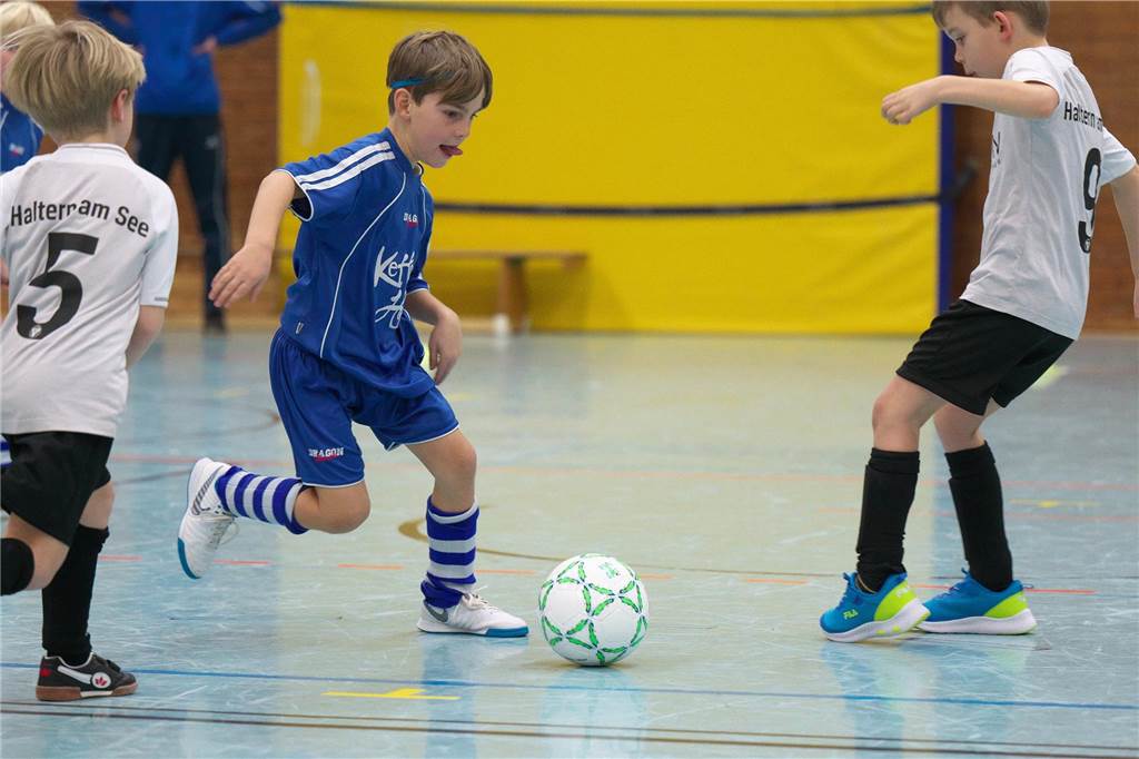 Halterns Minikicker trafen am Samstag (13. Januar) mit zahlreichen Teams in der Halle aufeinander.