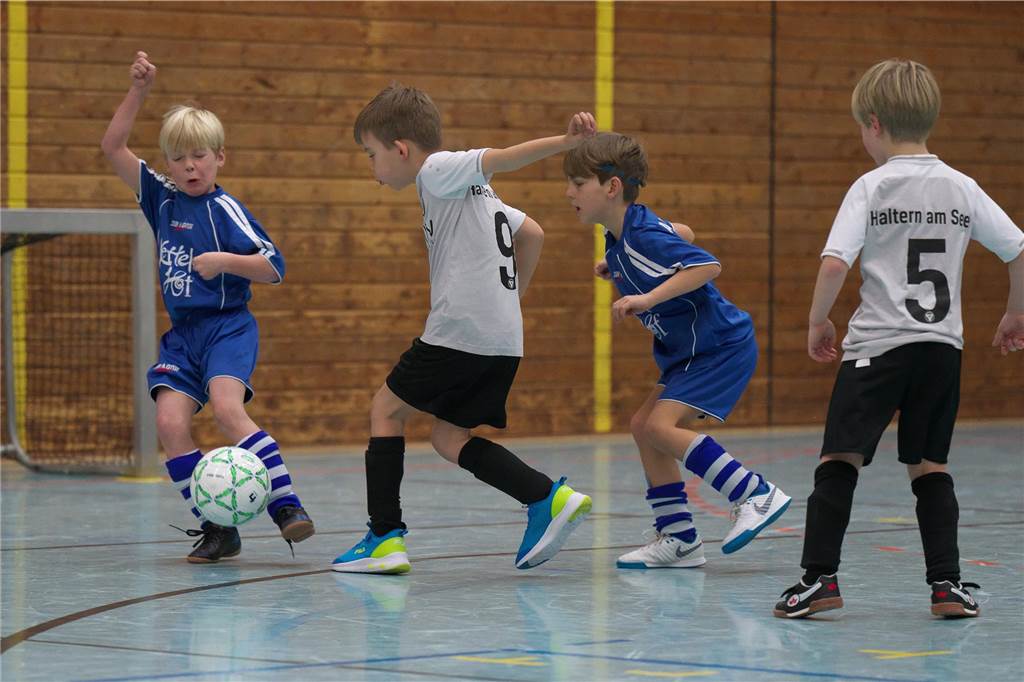 Halterns Minikicker trafen am Samstag (13. Januar) mit zahlreichen Teams in der Halle aufeinander.