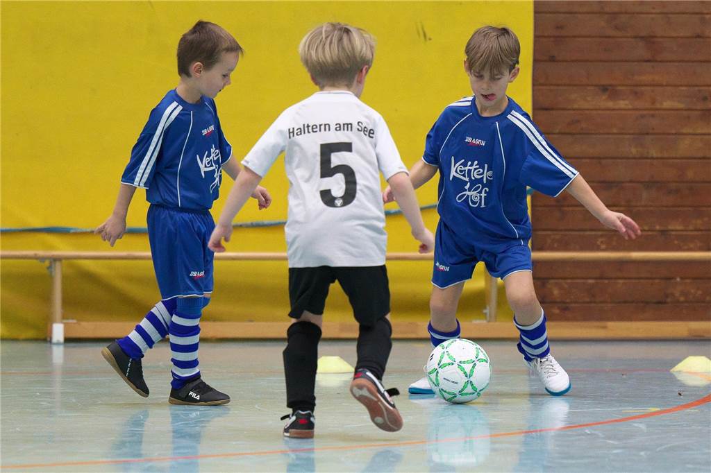 Halterns Minikicker trafen am Samstag (13. Januar) mit zahlreichen Teams in der Halle aufeinander.