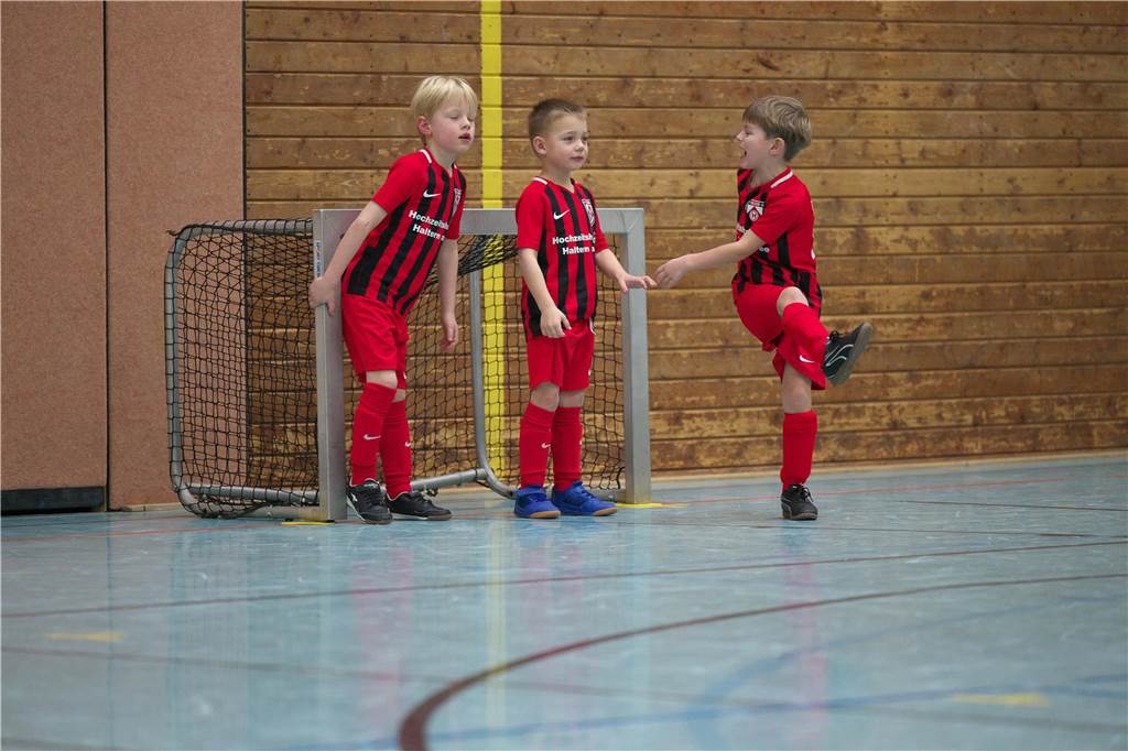 Halterns Minikicker trafen am Samstag (13. Januar) mit zahlreichen Teams in der Halle aufeinander.