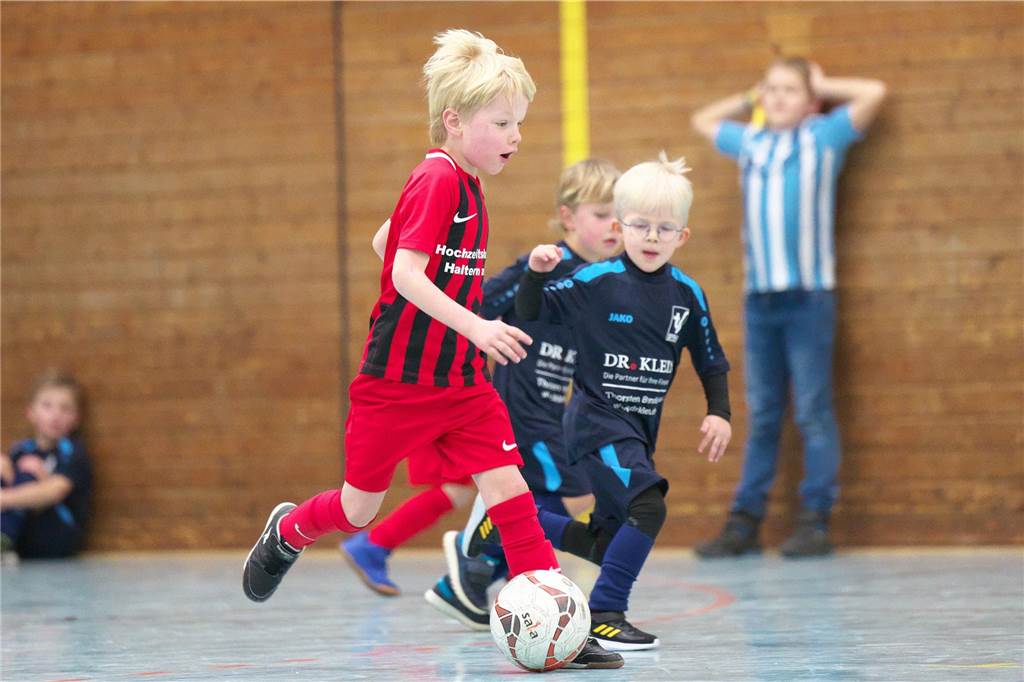Halterns Minikicker trafen am Samstag (13. Januar) mit zahlreichen Teams in der Halle aufeinander.