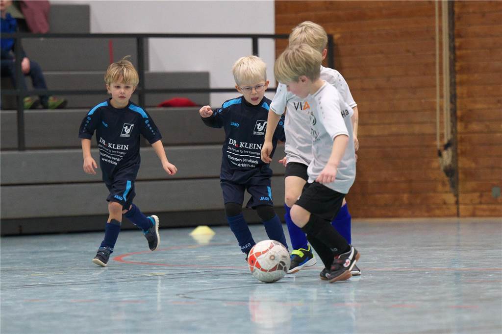 Halterns Minikicker trafen am Samstag (13. Januar) mit zahlreichen Teams in der Halle aufeinander.