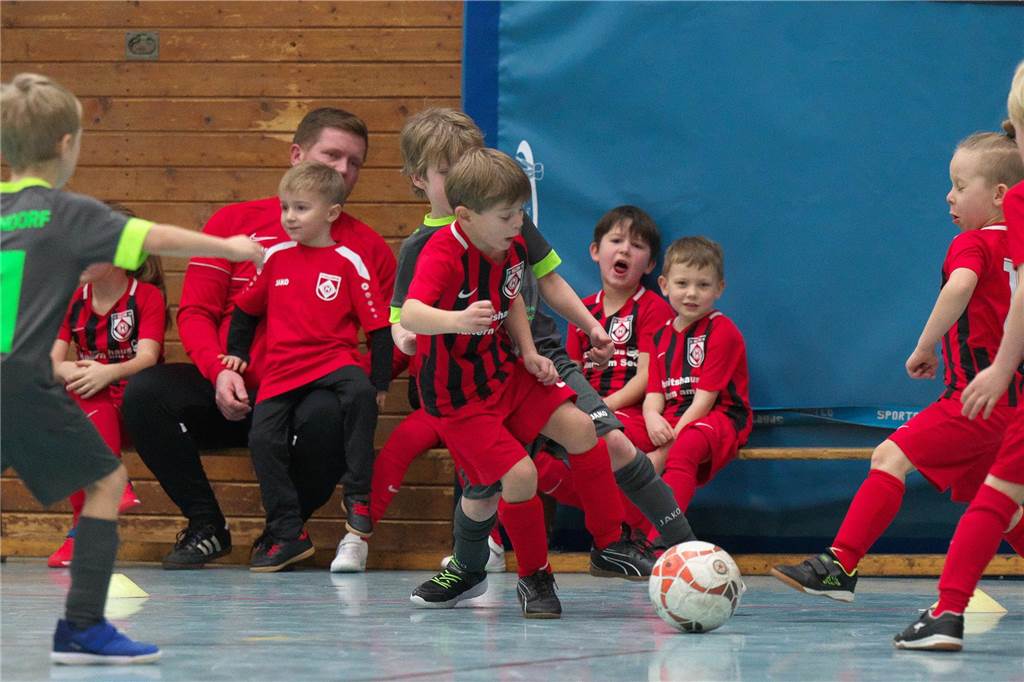 Halterns Minikicker trafen am Samstag (13. Januar) mit zahlreichen Teams in der Halle aufeinander.