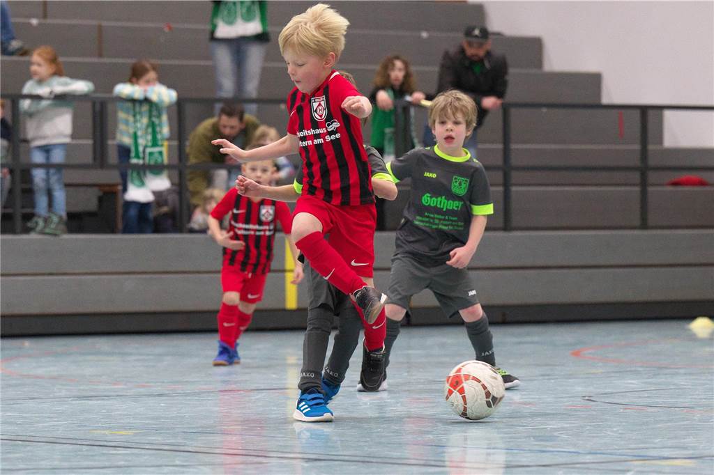 Halterns Minikicker trafen am Samstag (13. Januar) mit zahlreichen Teams in der Halle aufeinander.