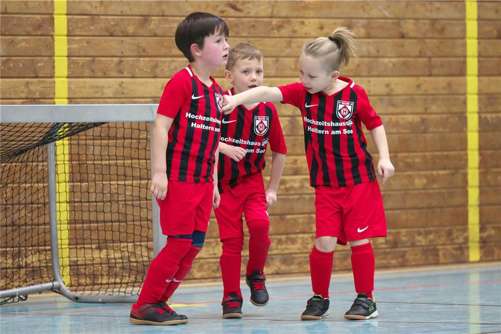 Halterns Minikicker trafen am Samstag (13. Januar) mit zahlreichen Teams in der Halle aufeinander.