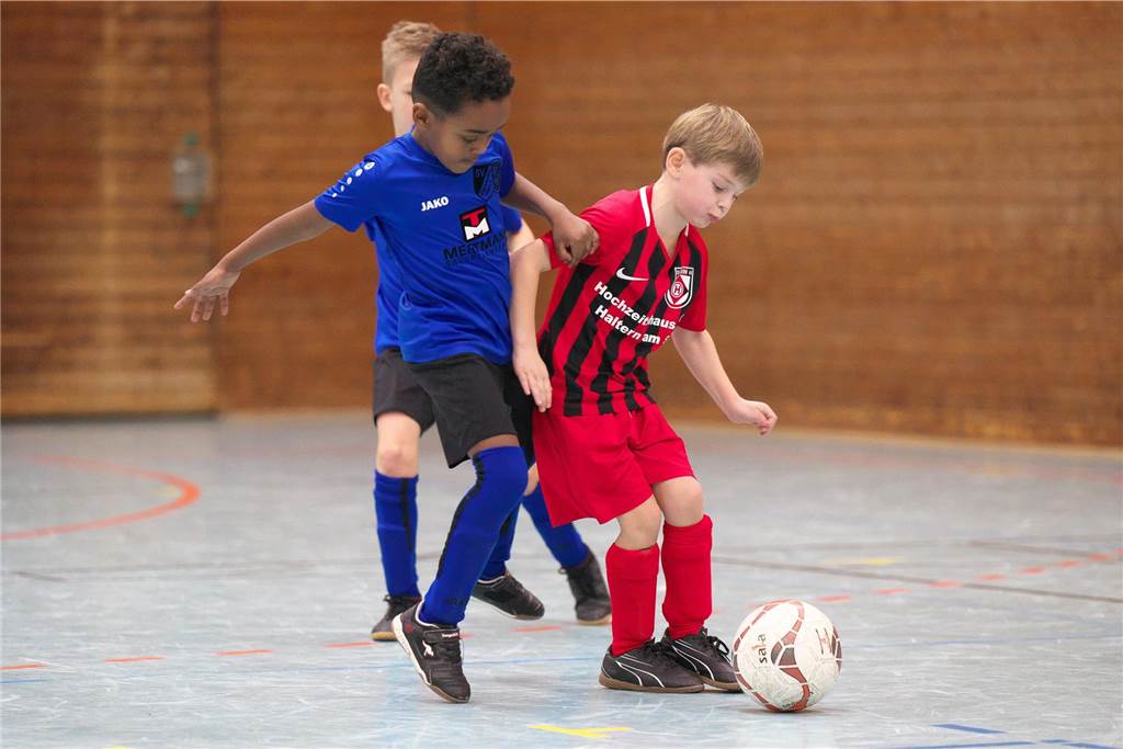Halterns Minikicker trafen am Samstag (13. Januar) mit zahlreichen Teams in der Halle aufeinander.