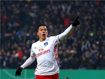 Hamburgs Bobby Wood wird wohl gegen Darmstadt spielen können. Foto: Christian Charisius