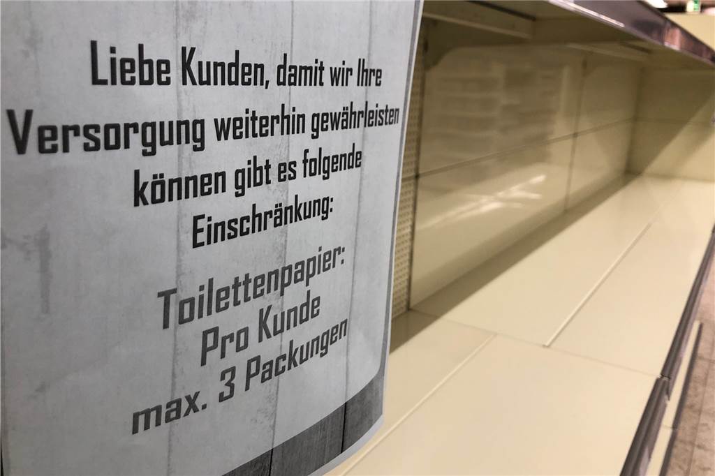 Hamsterkäufe sind zu Beginn der Coronapandemie ein riesiges Thema. Vor allem Klopapier ist heiß begehrt.