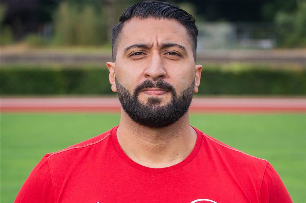 Rudelbildung in der Bezirksliga 8: Polizei rückt an – Trainer erhebt Vorwürfe Hamza Berro beschuldigte den Geisecker SV.