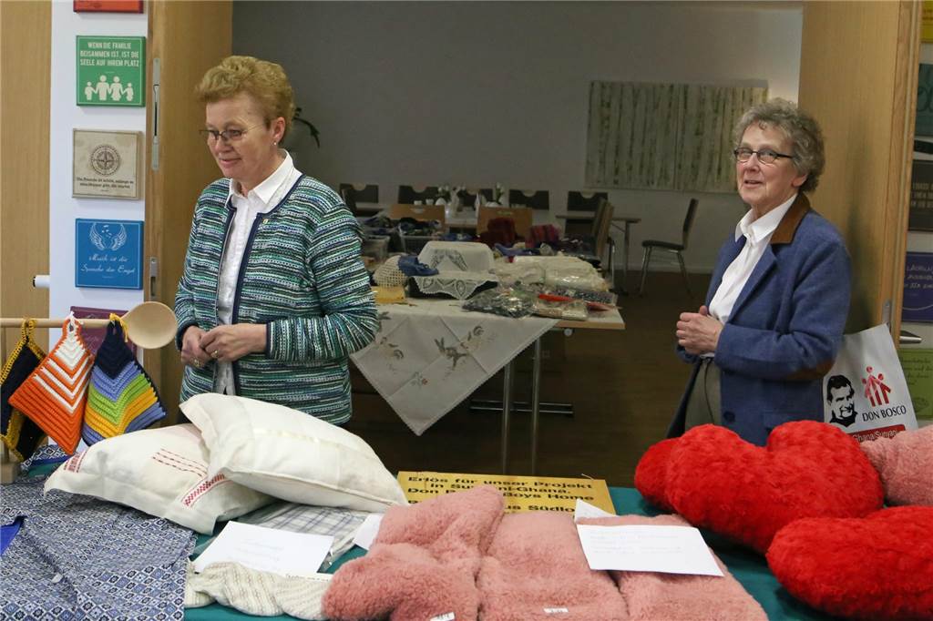 Handarbeiten gehören dazu beim Josefsmarkt.