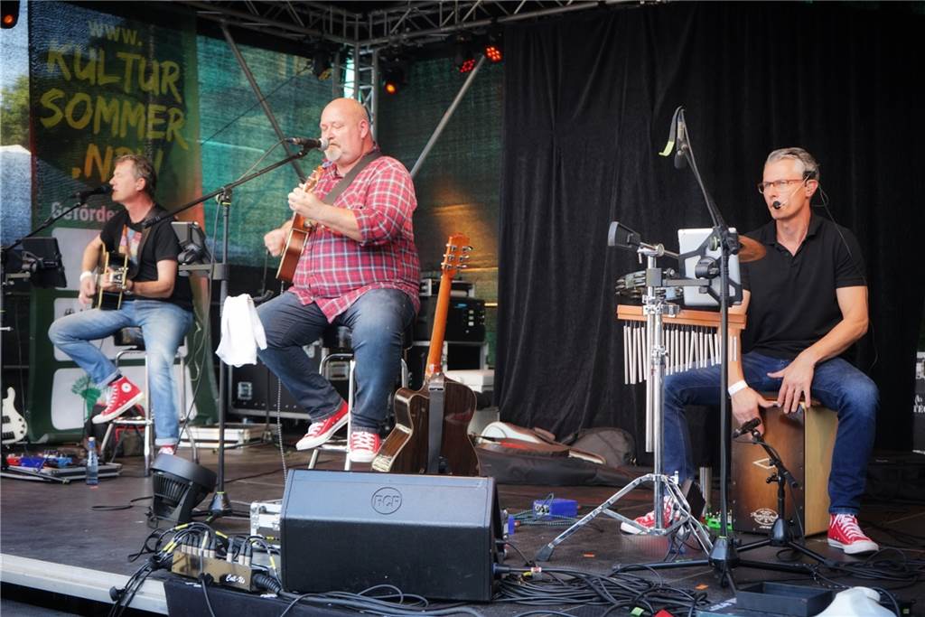 Bühnenprogramm begeisterte Kultursommer-Besucher Handgemachte Musik wurde vom Publikum mit viel Applaus bedacht.