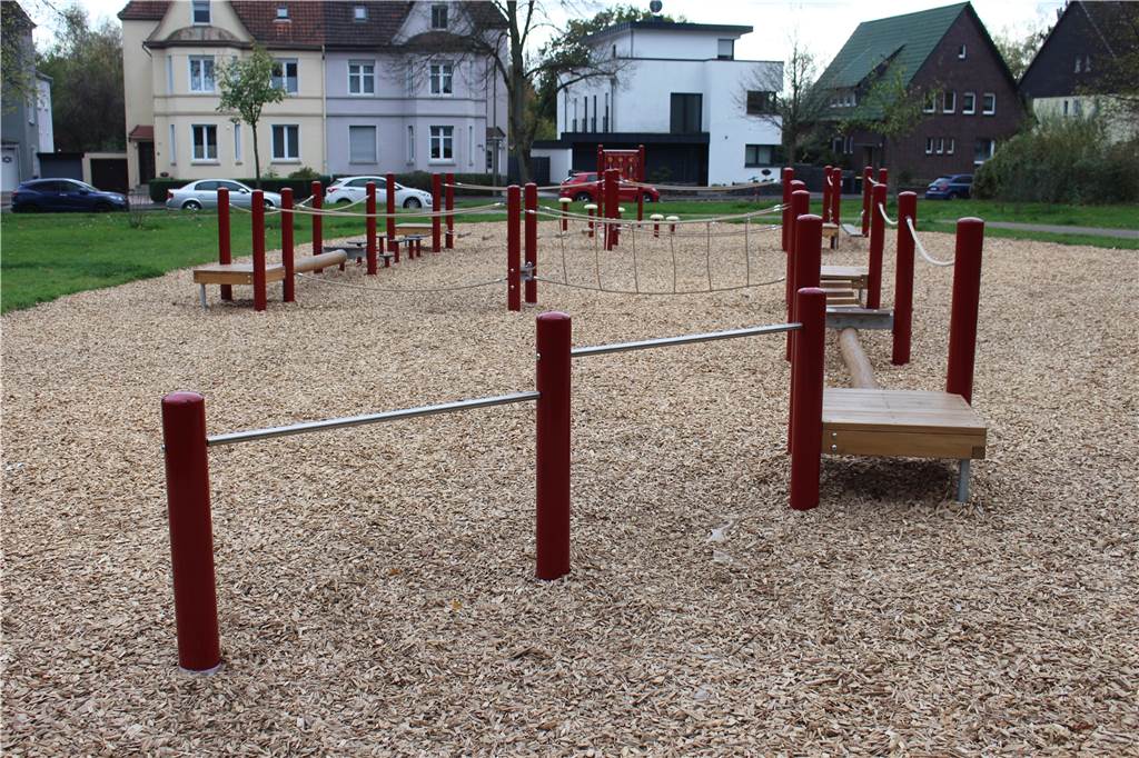IGA27: Ein Dortmunder Park ist schon kaum wiederzuerkennen Hangeln, Balancieren, Klettern – Dieser Parcour ist eine Herausforderung.
