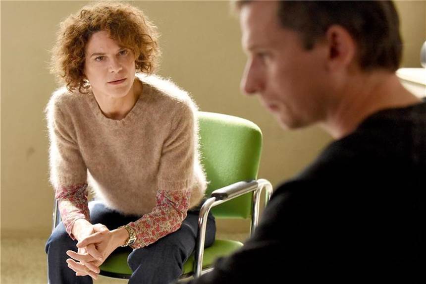 Sieben Stunden Hanna Rautenberg (Bibiana Beglau) und Peter Petrowski (Till Firit) in einer der letzten Sitzungen. Foto: Barbara Bauriedl