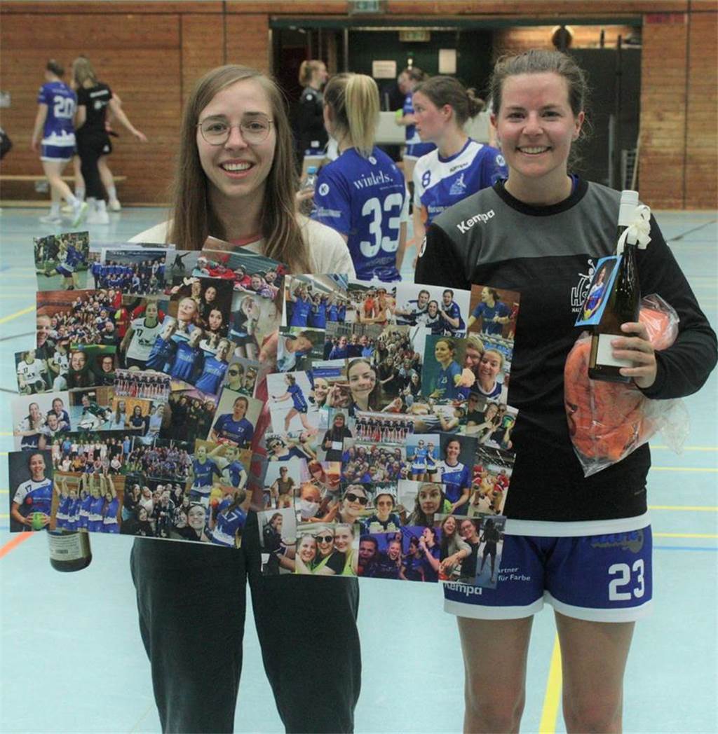 Hannah Pauly (l.) und Carina Keysers wurden nach dem Sieg des HSC Haltern-Sythen verabschiedet.