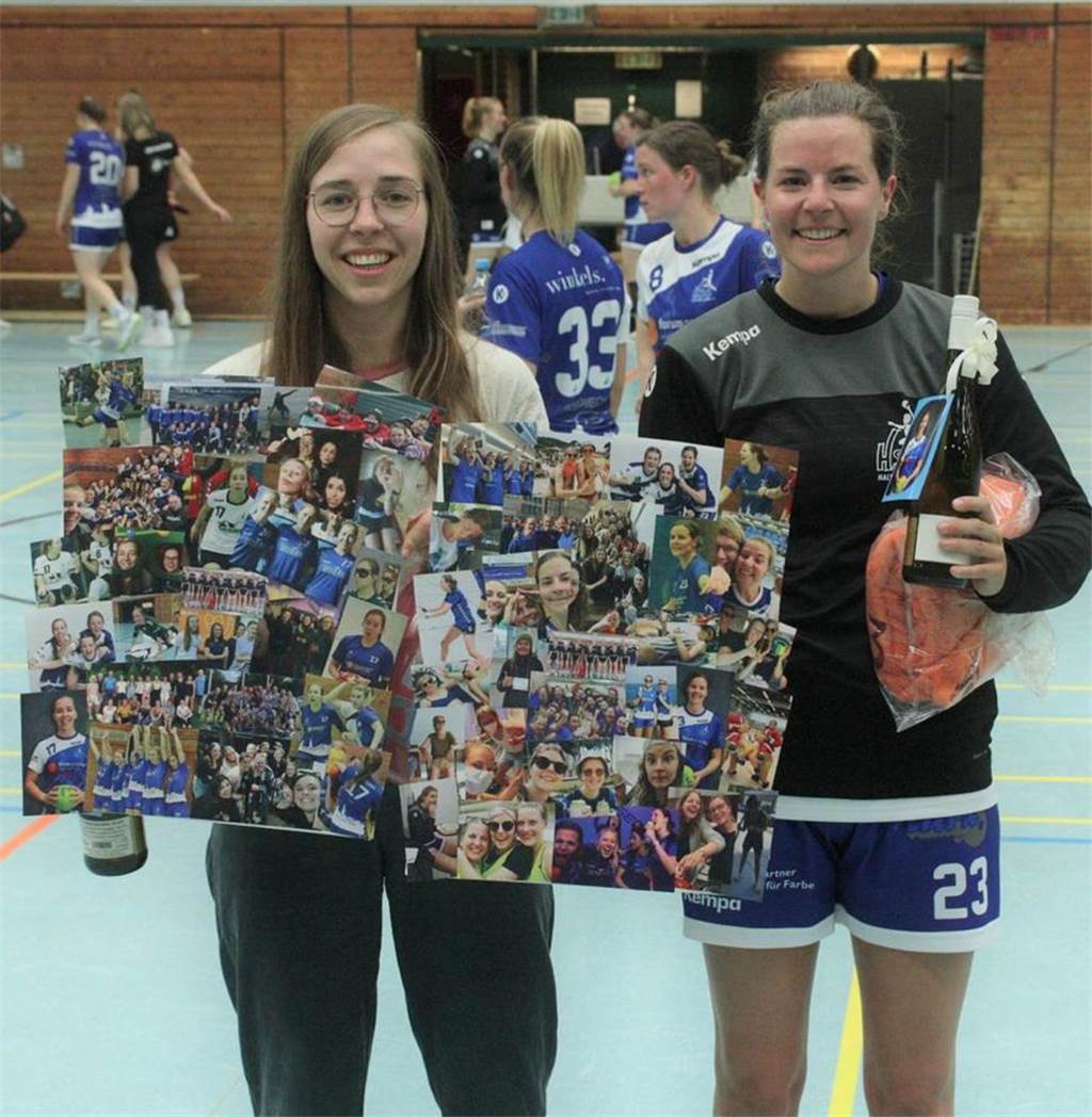 „Da darf sich die Oma des Teams zur Ruhe setzen“ Hannah Pauly (l.) und Carina Keysers wurden nach dem Sieg des HSC Haltern-Sythen verabschiedet.