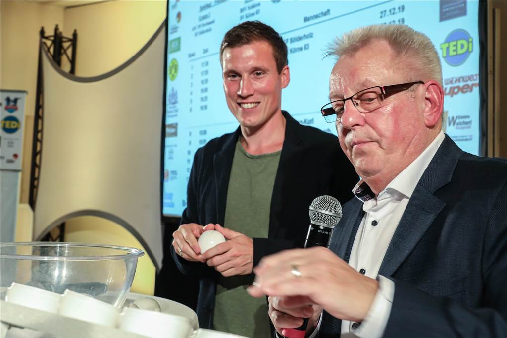 Hannes Wolf: Dieser Aufstieg mit einem Dortmunder Klub ebnete den Weg in den Profi-Fußball Hannes Wolf loste die 36. Hallenstadtmeisterschaften in Dortmund aus.