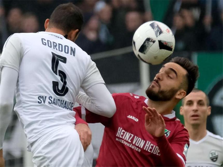 Hannover 96 verpasst Herbstmeisterschaft Hannover 96 und der SV Sandhausen trennten sich 0:0. Foto: Peter Steffen