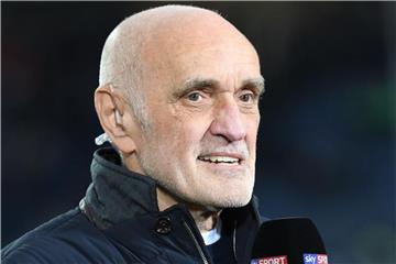 Hannover 96 und Präsident Martin Kind lassen ihren Antrag auf eine Ausnahme-Genehmigung von der 50+1-Regel ruhen. Foto: Peter Steffen
