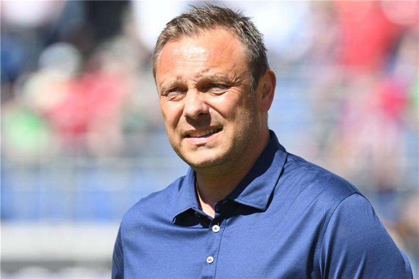 Breitenreiter stellt Bedingungen für Vertragsverlängerung Hannovers Trainer André Breitenreiter hat mit seiner Mannschaft problemlos die Klasse gehalten. Foto: Peter Steffen