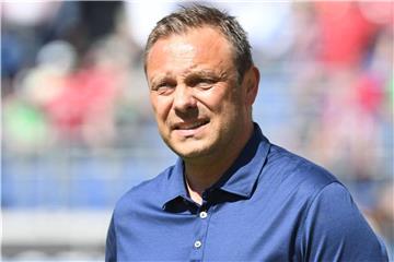 Hannovers Trainer André Breitenreiter hat mit seiner Mannschaft problemlos die Klasse gehalten. Foto: Peter Steffen