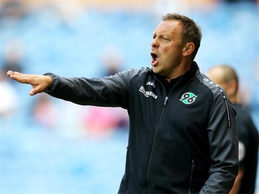 96-Coach Breitenreiter: Brauchen noch zwei oder drei Spieler Hannovers Trainer André Breitenreiter wünscht sich mehr Konkurrenzkampf. Foto: Richard Sellers