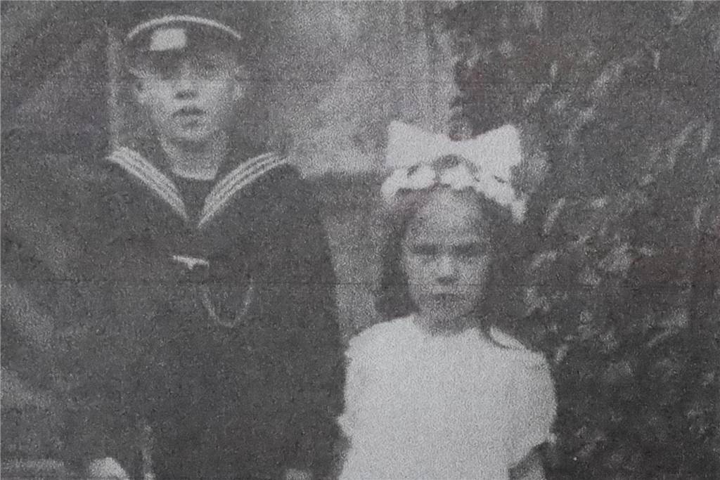 Borker Hans Blum wird 100: Er meistert das Leben mit Gelassenheit Hans Blum als Kommunionkind 1931 mit seiner Schwester Mia.