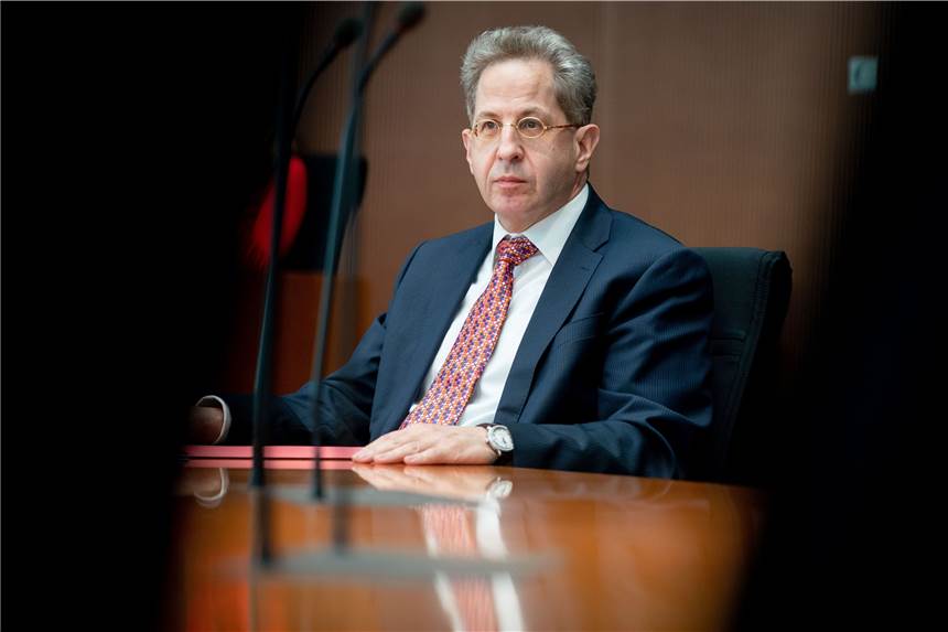 Verbreitet Hans-Georg Maaßen antisemitische Inhalte? Das ist an dem Vorwurf dran Hans-Georg Maaßen, ehemaliger Präsident des Bundesamts für Verfassungsschutz, muss sich gegen Antisemitismus-Vorwürfe wehren.