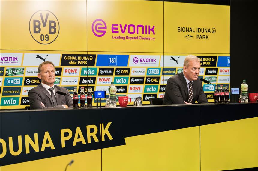 Mega-Minus beim BVB: Quartalszahlen im Zeichen der Coronakrise Hans-Joachim Watzke (l), Geschäftsführer von Borussia Dortmund, und Thomas Treß, Finanzgeschäftsführer von Borussia Dortmund, bei der Bilanzpressekonferenz.