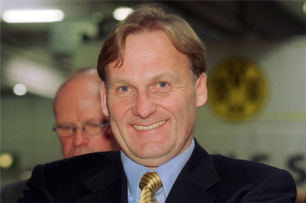 Hans-Joachim Watzke lacht in die Kamera.