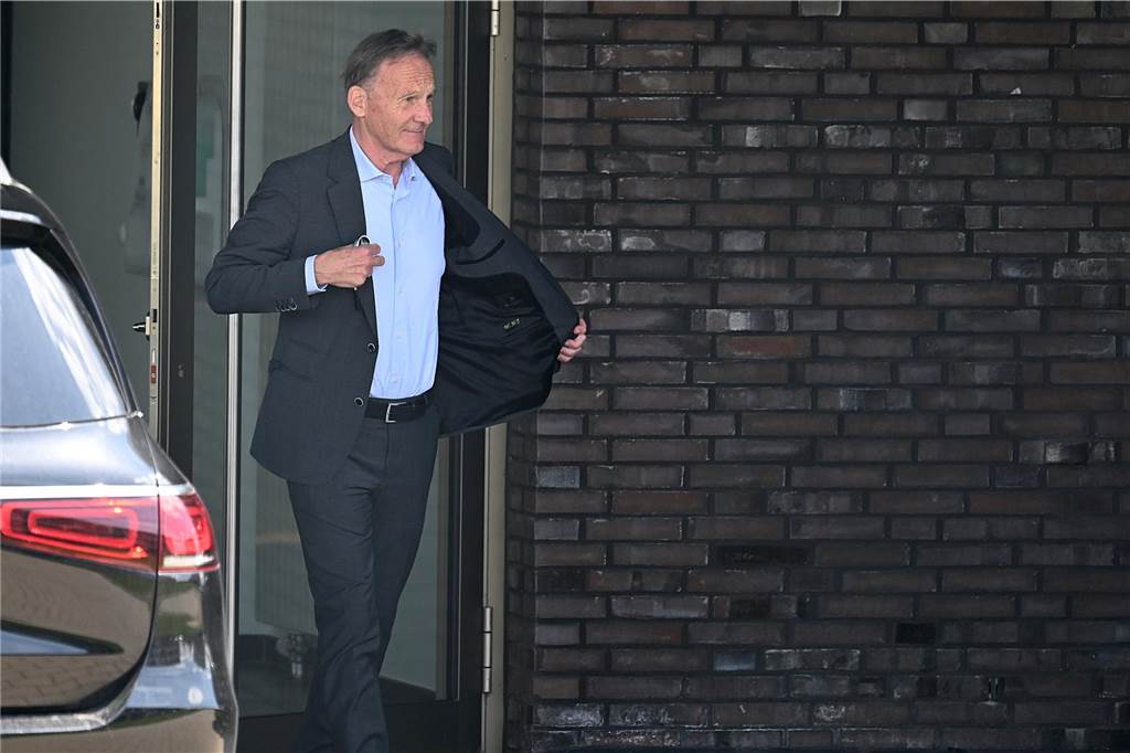 Terzic verlässt den BVB – Sahin klarer Favorit auf Nachfolge: Kehl-Zukunft geklärt Hans-Joachim Watzke verlässt die Geschäftsstelle Sport.