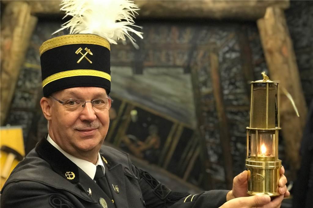 Sterben auf Raten - das Ende des Kohlezeitalters drohte schon früh Hans Mohlek arbeitete als Elektro-Steiger auf Prosper-Haniel. Seit er im Vorruhestand ist, engagiert er sich im Knappenverein in Bochum-Gerthe für den Erhalt der Bergmann-Tradition.