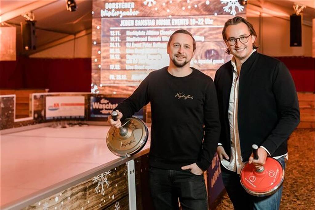 Der Winterzauber ist zurück: Preise für Glühwein auf Vorjahrs-Niveau Hans Schuster (l.) und Luca Schlotmann legen sich nach eigenen Angaben mächtig ins Zeug, um den Dorstenern eine „unvergessliche Vorweihnachtszeit" zu bieten.