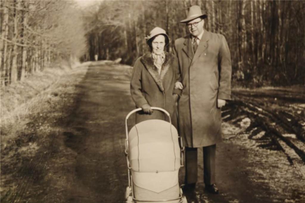 Mönninghoff seit 100 Jahren in der Lüner City: „Immer ein echter Familienbetrieb Hans und Marianne Wiese mit Tochter Siegrid im Kinderwagen
