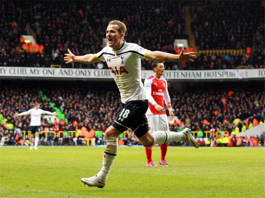 Özil-Tor reicht nicht - Wenger mit Galgenhumor Harry Kane is the man: Der Spurs-Angreifer trifft doppelt im Derby, Arsenals Özil im Hintergrund enttäuscht. Foto: Sean Dempsey